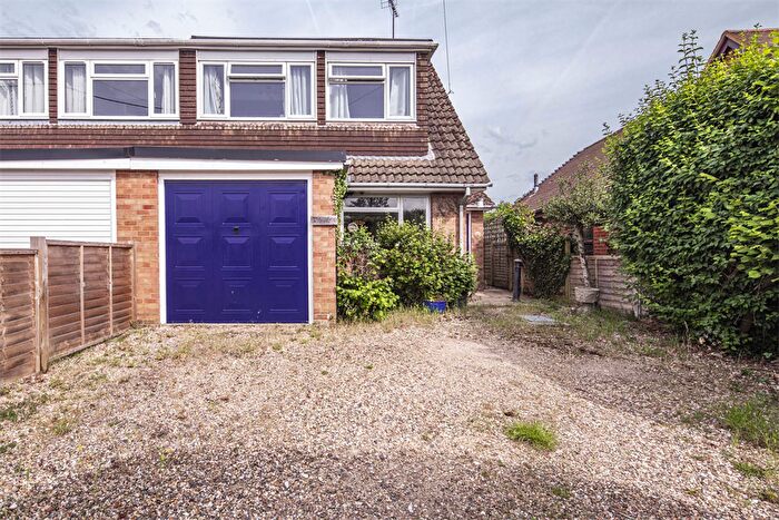 3 Bedroom Semi-detached House For Sale In Firs Wood, Woodcote, RG8