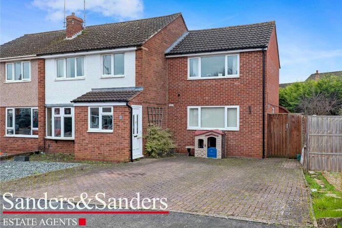 4 Bedroom Semi-Detached House For Sale In Hadrians Walk, Alcester, B49