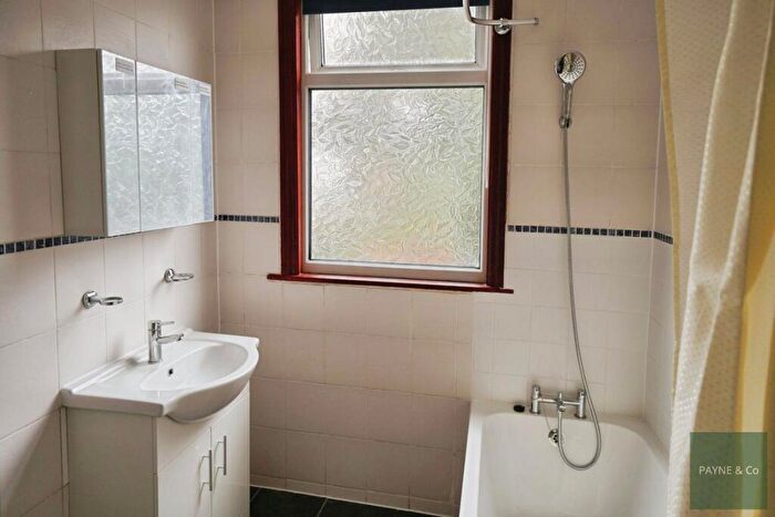 4 Bedroom House To Rent In Colenso Road Ilford, IG2