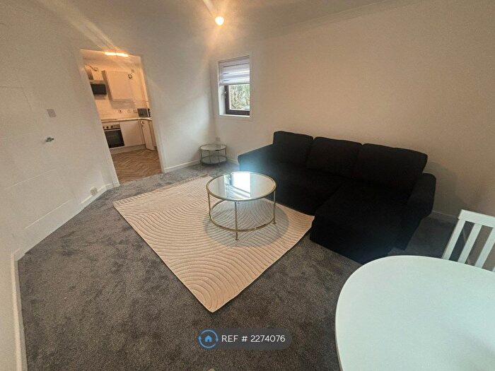 2 Bedroom Flat To Rent In King Street, Inverness, IV3