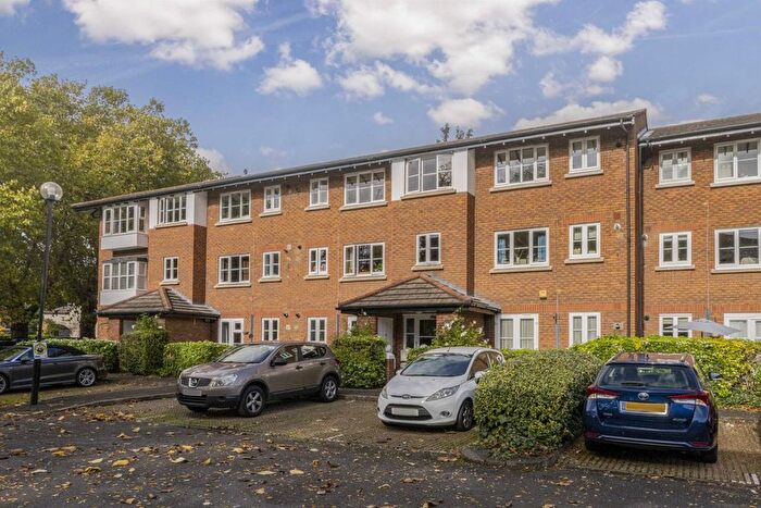 1 Bedroom Flat For Sale In Kingsworthy Close, Kingston Upon Thames, KT1