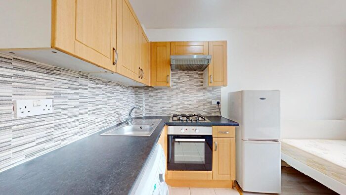 Studio To Rent In Park Parade, London, NW10