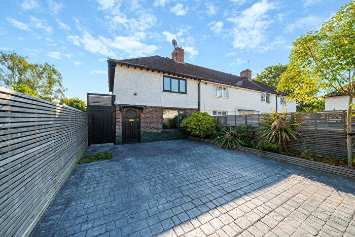 3 Bedroom End Of Terrace House For Sale In Charter Square, Kingston Upon Thames, KT1