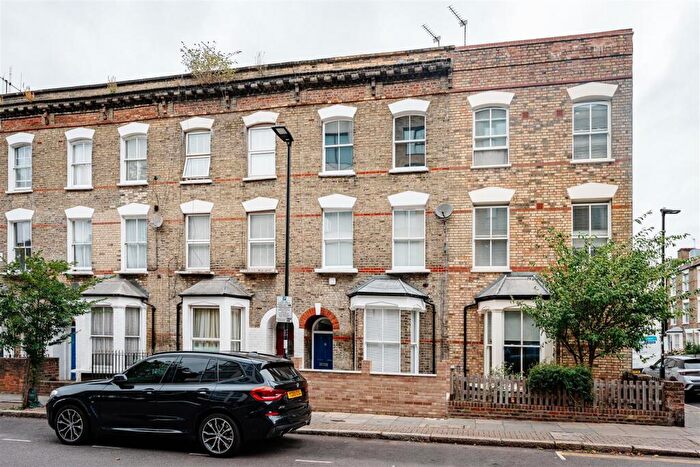 3 Bedroom Flat To Rent In Lennox Road, Finsbury Park, N4