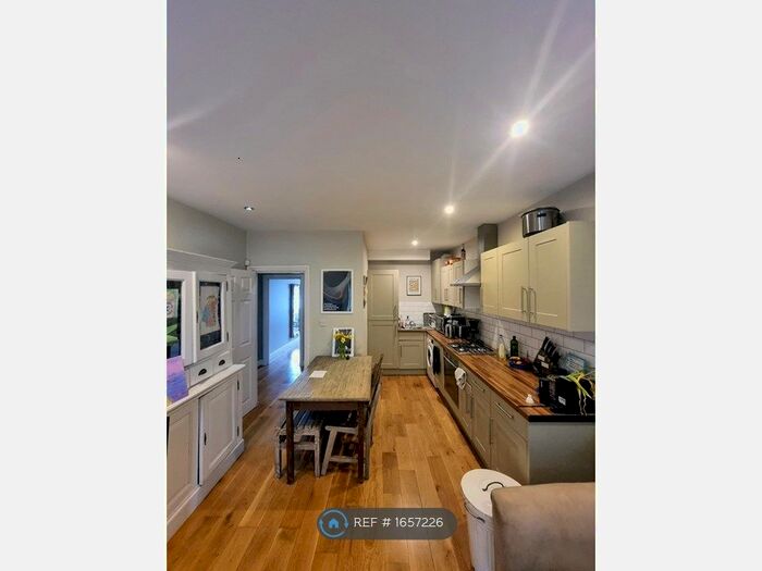 2 Bedroom Flat To Rent In Herne Hill, London, SE24