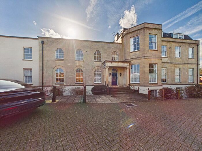 2 Bedroom Flat For Sale In Barkleys Hill, Stapleton, Bristol, BS16