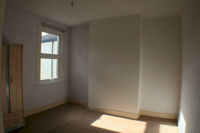 2 Bedroom Flat To Rent In Shaftesbury Avenue, SS1