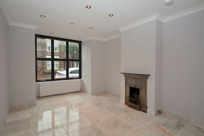 2 Bedroom Maisonette To Rent In Leslie Road, East Finchley, London, N2