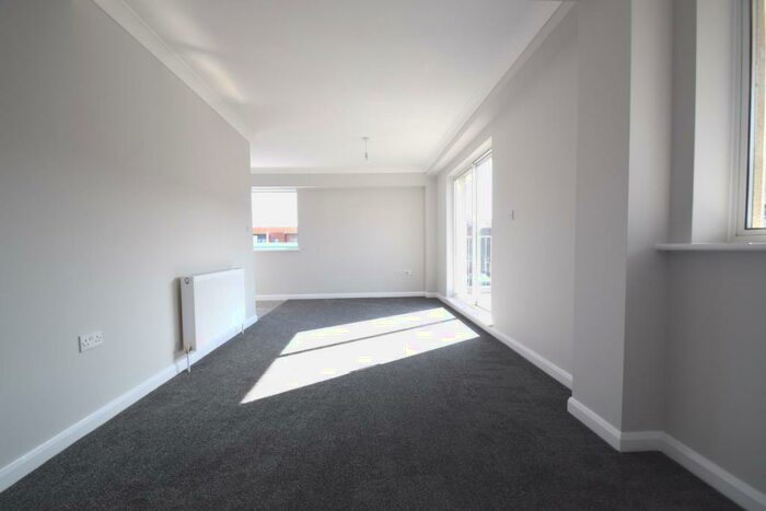 1 Bedroom Flat To Rent In West Road Westcliff On Sea, SS0