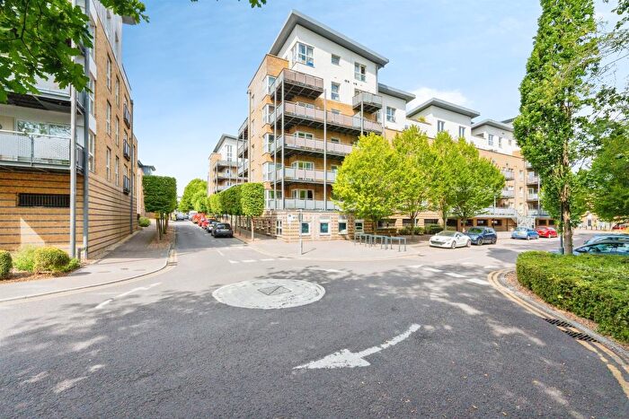 2 Bedroom Flat For Sale In Metropolitan Station Approach, Watford, WD18