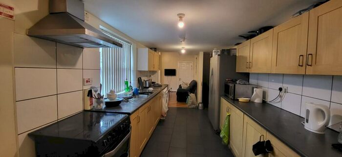 7 Bedroom Terraced House To Rent In Ruskin Avenue, Manchester, M14