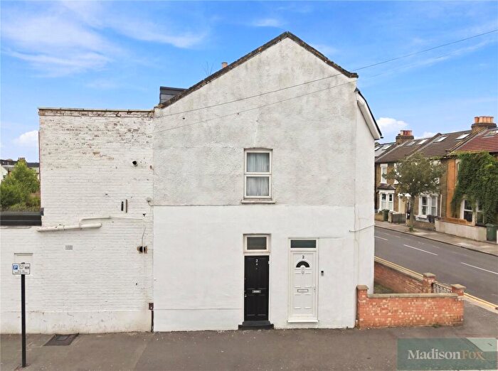 2 Bedroom Apartment For Sale In Oakdale Road, Leytonstone, E11