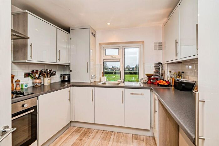 3 Bedroom Apartment For Sale In Derwent Drive, Slough, SL1