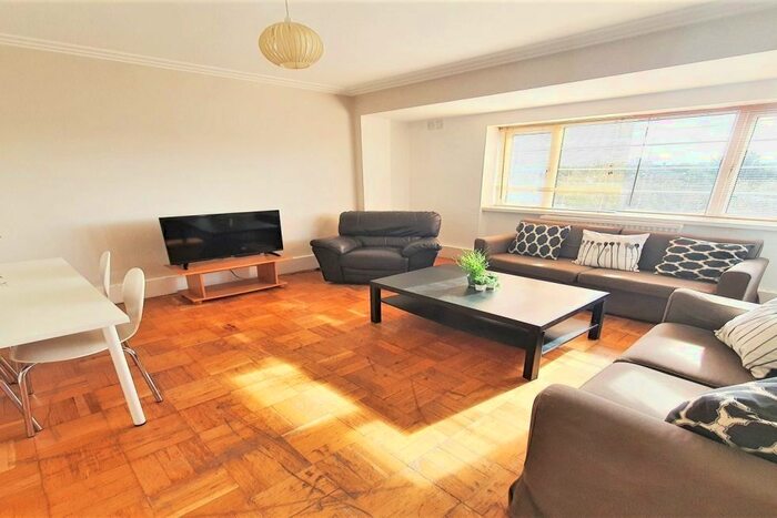 2 Bedroom Flat To Rent In Oman Court, Oman Avenue, Willesden Green, NW2