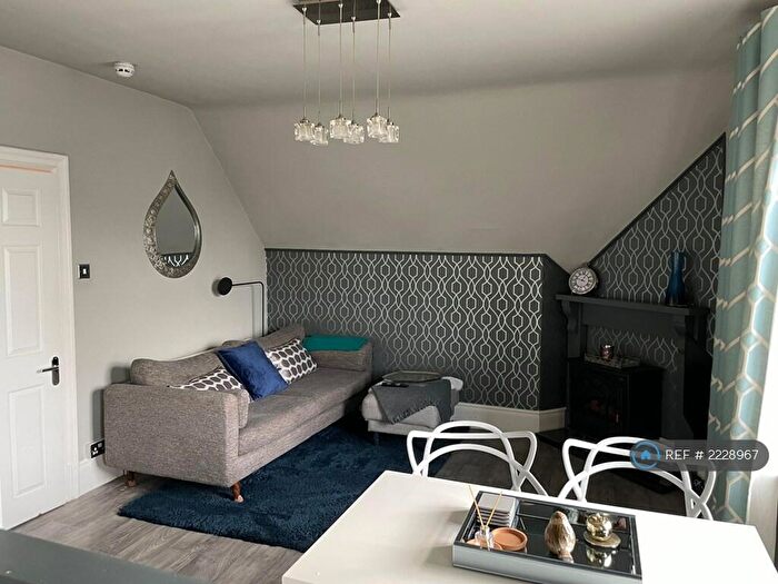 2 Bedroom Flat To Rent In Wilmslow Road, Manchester, M20