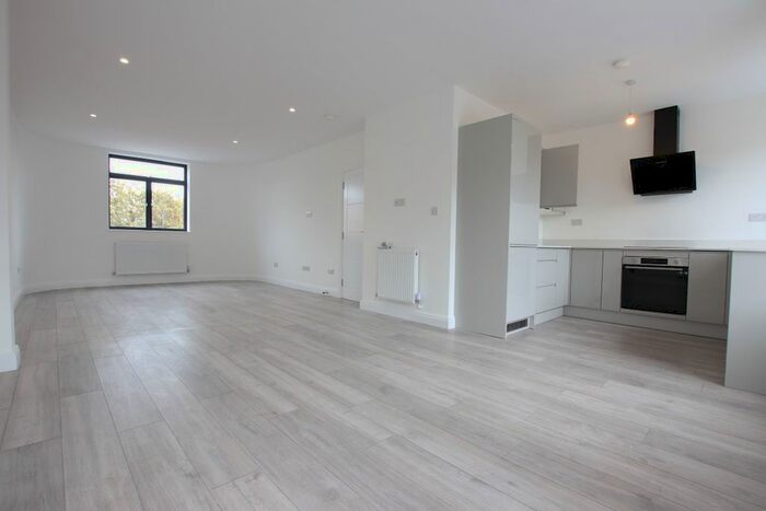 2 Bedroom Flat To Rent In Camberwell Road, London, SE5