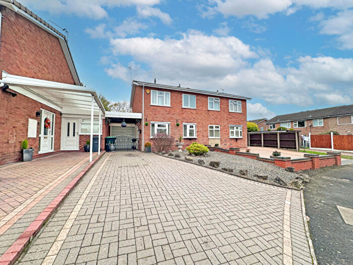 3 Bedroom Semi Detached House For Sale In Beverston Road, Tipton, DY4