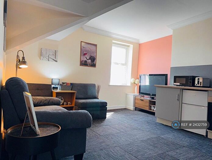 2 Bedroom Flat To Rent In Kremlin Drive, Liverpool, L13