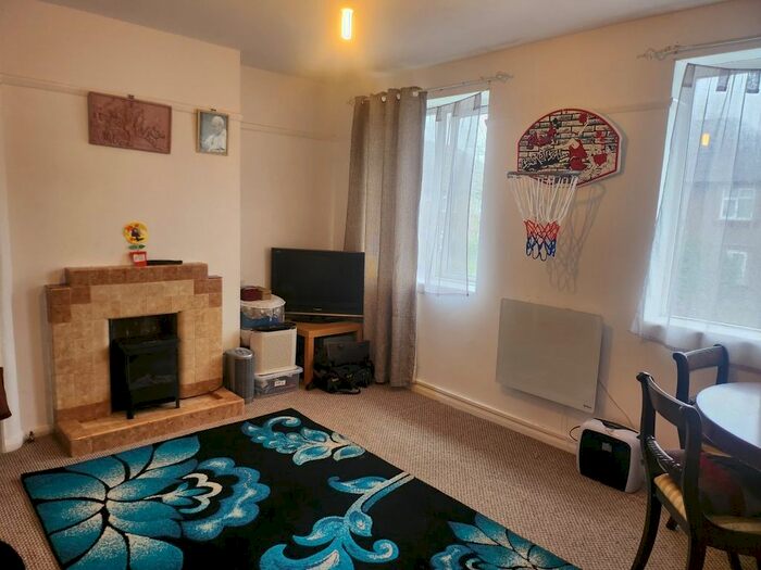 1 Bedroom Flat To Rent In Gifford Gardens, London, W7