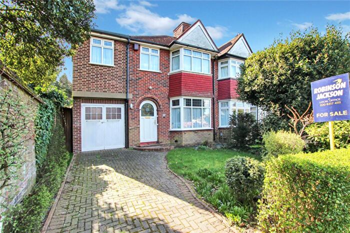 3 Bedroom Semi-Detached House For Sale In Mereworth Drive, Shooters Hill, SE18