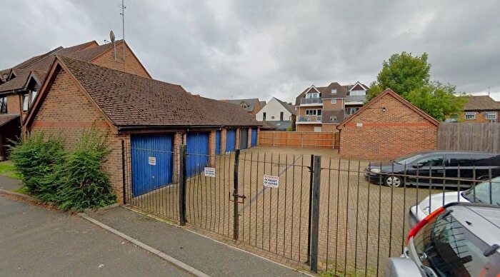 2 Bedroom Flat For Sale In Langtons Meadow, Farnham Common, Slough, SL2