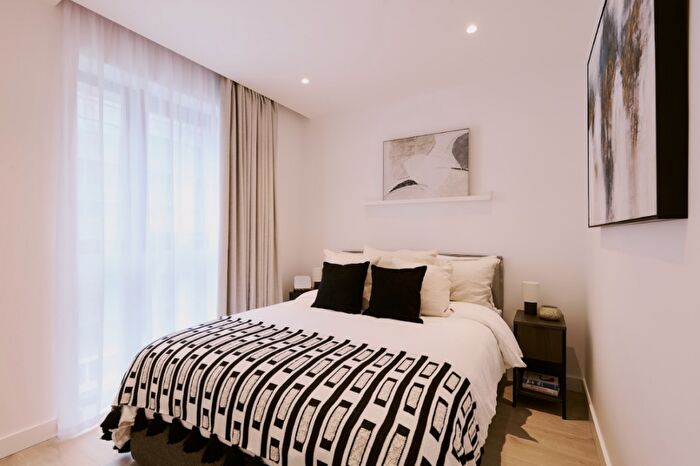 Apartment To Rent In New Drum Street, Tower Hamlets, London, E1