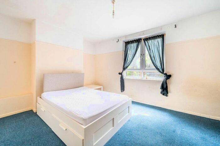 Studio For Sale In Munster Road, Parsons Green, London, SW6