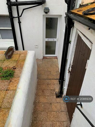 1 Bedroom Flat To Rent In Grafton Road, Worthing, BN11
