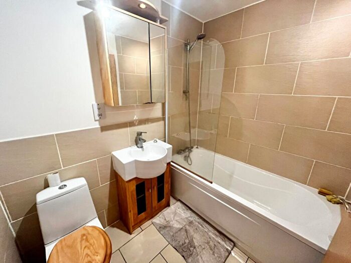 2 Bedroom Flat To Rent In Dock Mill, Dock Lane, Shipley, West Yorkshire, BD17