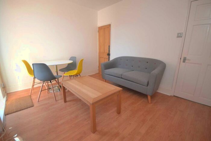 3 Bedroom Terraced House To Rent In Blenheim Gardens, Reading, RG1