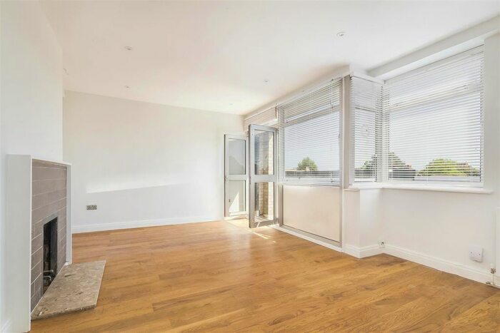 3 Bedroom Flat To Rent In Lainson Street, Southfields, SW18