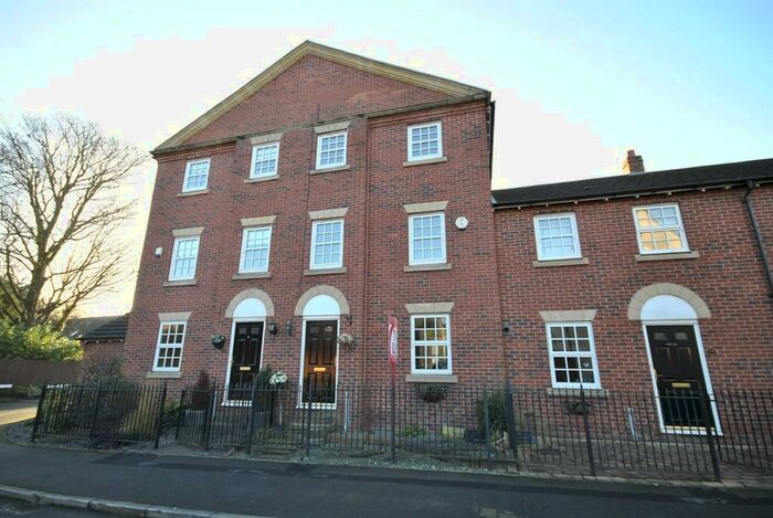 3 Bedroom Town House To Rent In St Marys Walk, Sprotbrough, Doncaster, DN5