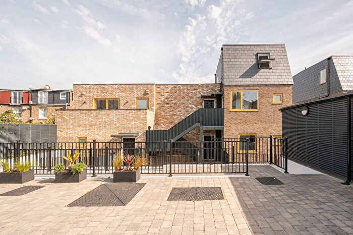 1 Bedroom Flat For Sale In Carpenters Mews, Wandsworth, London, SW17