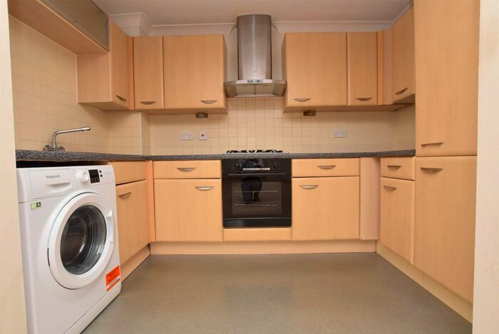 2 Bedroom Flat To Rent In Oriel House, - London Road, Romford, RM7