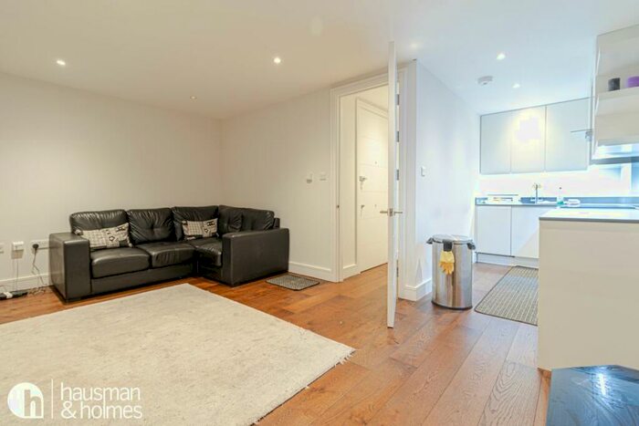 1 Bedroom Flat To Rent In Highgate Hill, Highgate, N19