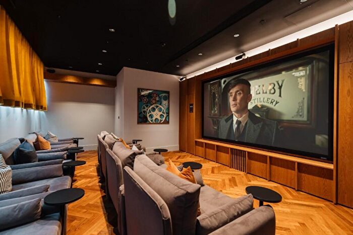 2 Bedroom Apartment To Rent In The Mercian, Broad Street, Birmingham, B15