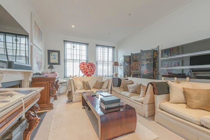 3 Bedroom Flat To Rent In North Row, Mayfair, London, W1K