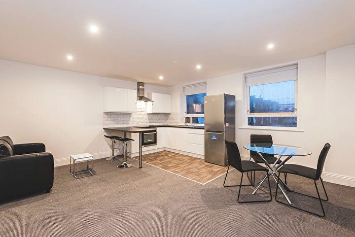 1 Bedroom Flat To Rent In Flat, Blenheim Terrace, LS2