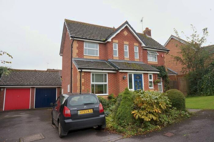 3 Bedroom Detached House To Rent In Fontwell Drive, Alton, GU34