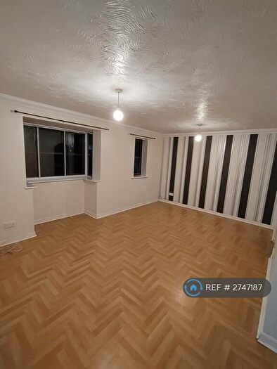 2 Bedroom Flat To Rent In Redwood Grove, Bedford, MK42
