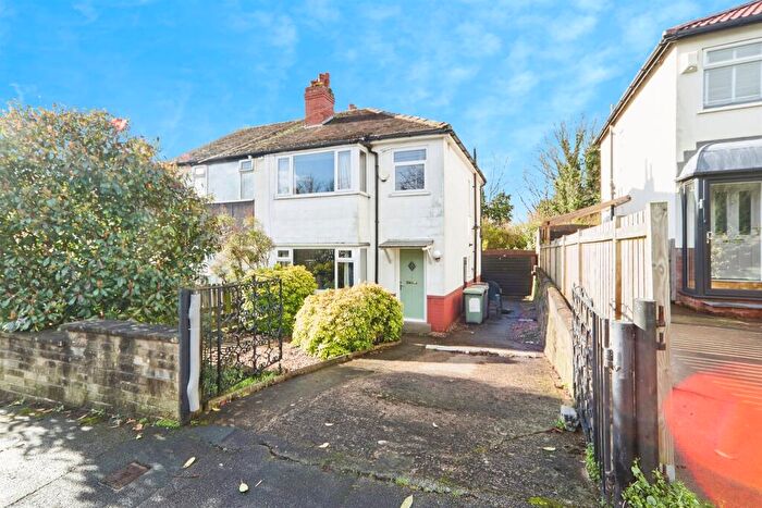 3 Bedroom End Of Terrace House For Sale In St. Anns Gardens, Leeds, LS4