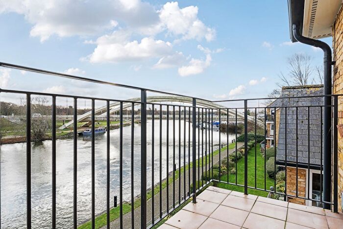 2 Bedroom Flat To Rent In Swan Walk, Shepperton, TW17