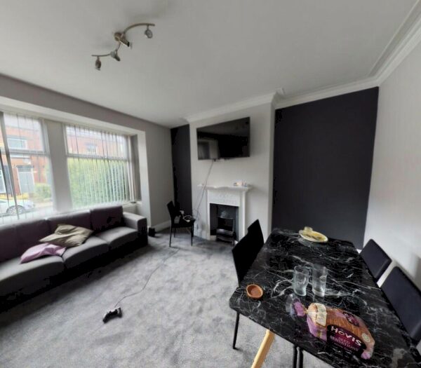 6 Bedroom Terraced House To Rent In Headingley Avenue, Leeds, West Yorkshire, LS6