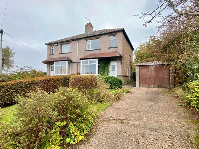 3 Bedroom Semi-Detached House For Sale In Hall Bower Lane, Huddersfield, HD4