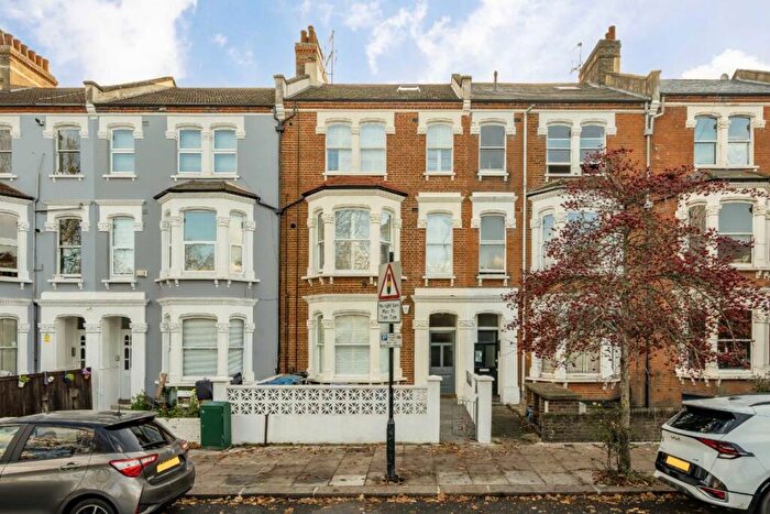 4 Bedroom Flat To Rent In Harvist Road, Queen's Park, NW6