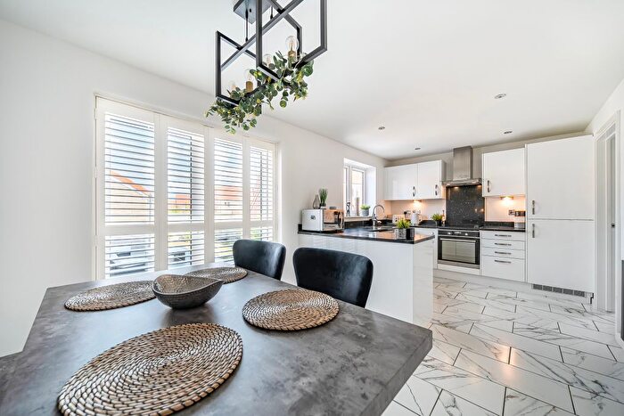 3 Bedroom Detached House For Sale In Ward Close, Purton, SN5