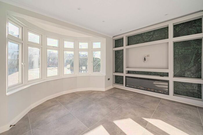 4 Bedroom Detached House To Rent In Windsor Drive, East Barnet, Barnet, EN4