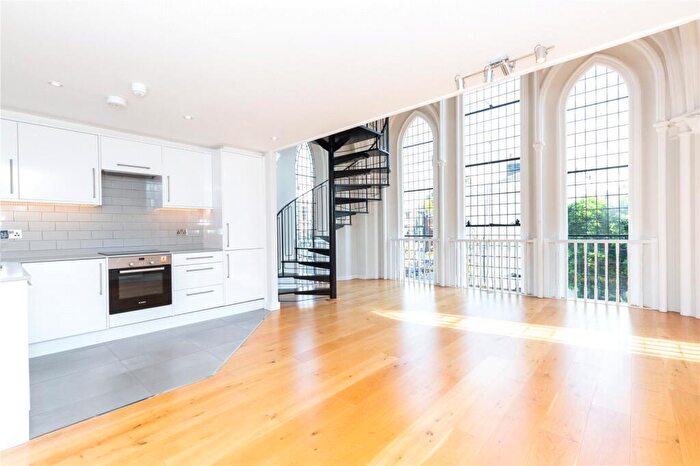 2 Bedroom Apartment To Rent In Devonia Road, Islington, London, N1