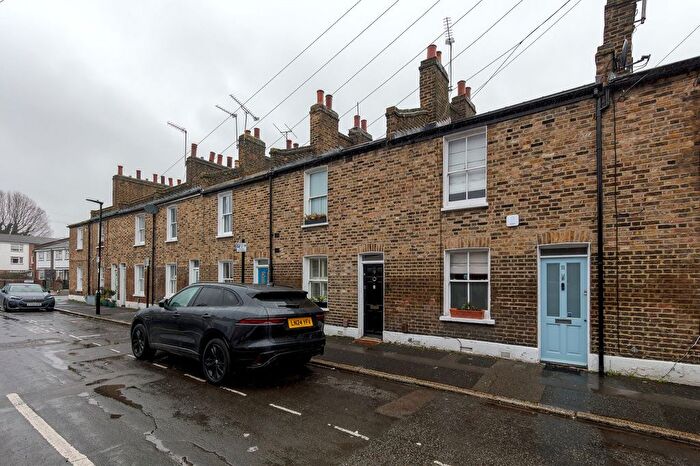 1 Bedroom Terraced House For Sale In Gibson Street, London, SE10