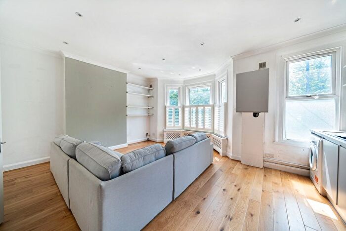 2 Bedroom Flat For Sale In Leigham Vale, Streatham, London, SW16